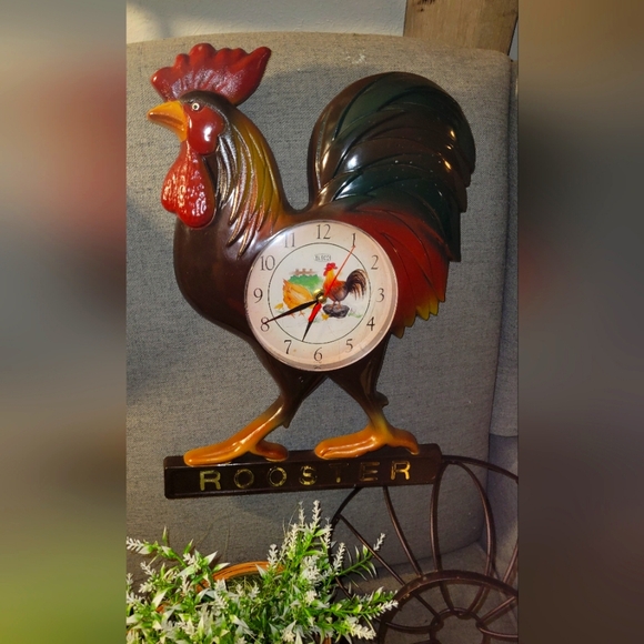 Rooster Hen with clock that crows French coutry decor, farmhouse - Picture 1 of 3